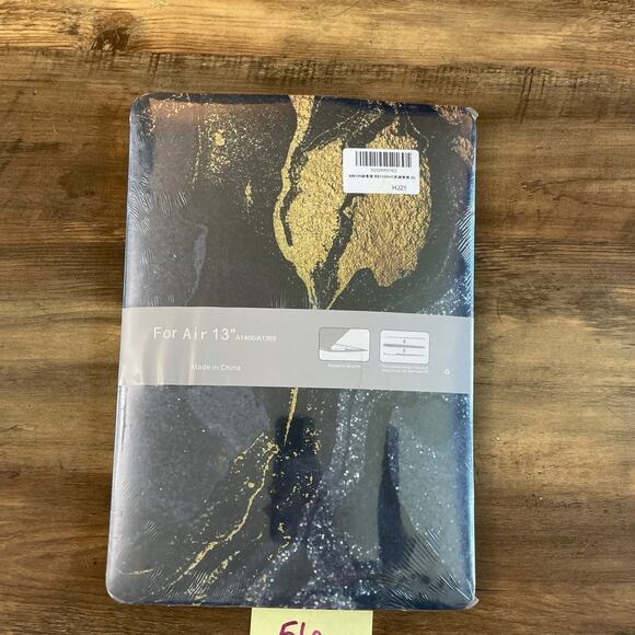 MacBook Air 13” 2010-2017 black/gold foil design hardshell case - Picture 3 of 3